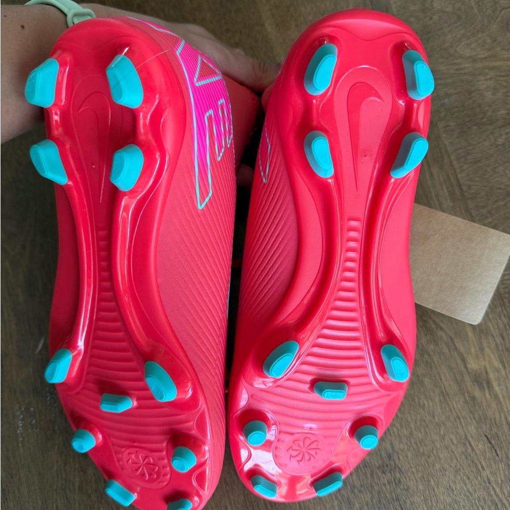 ike Junior Superfly 10 Club MG soccer cleats Sz6